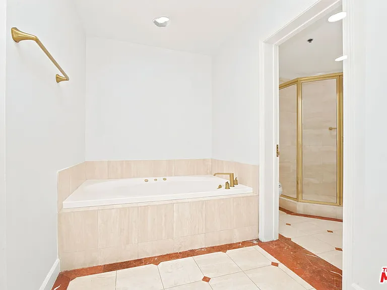 10724 Wilshire Blvd #1104 — Photo 24