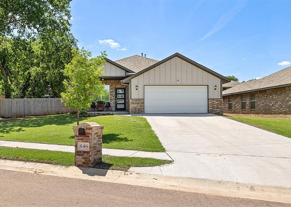 1st image of 846 Twin Lakes Dr