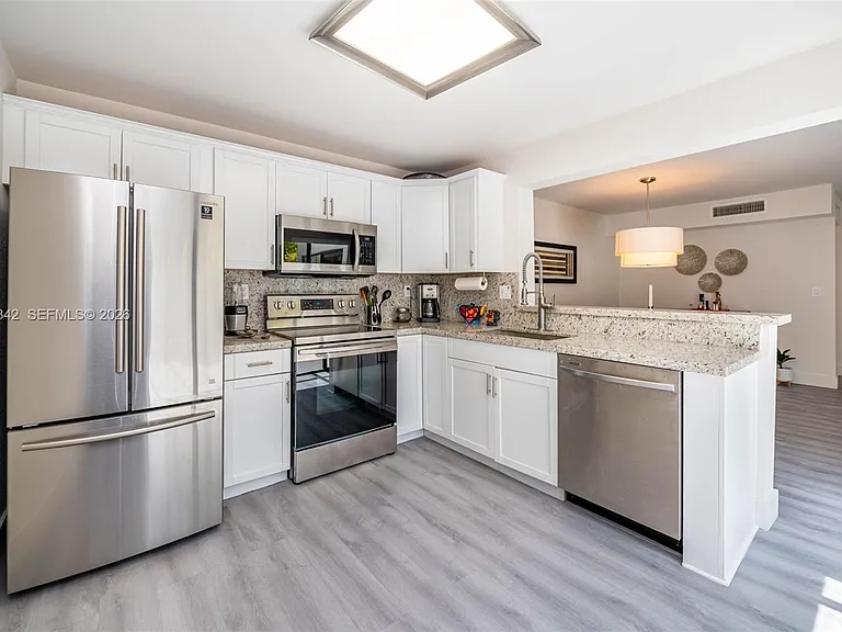 4702 SW 67th Ave #O7 — Photo 9