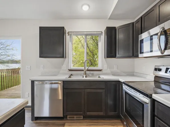 930 Waters Edge Court, Marshall, WI 53559