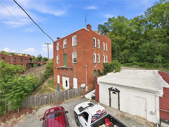 3rd image of 32 Brown St
