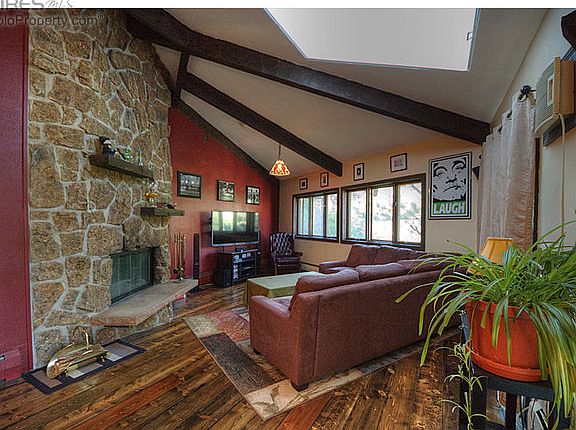 Beamed & vaulted ceilings