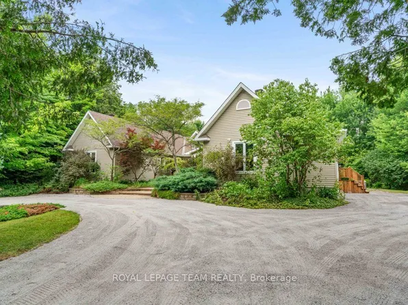 6485 Waddion Dr, Ottawa, ON K4P 1E7