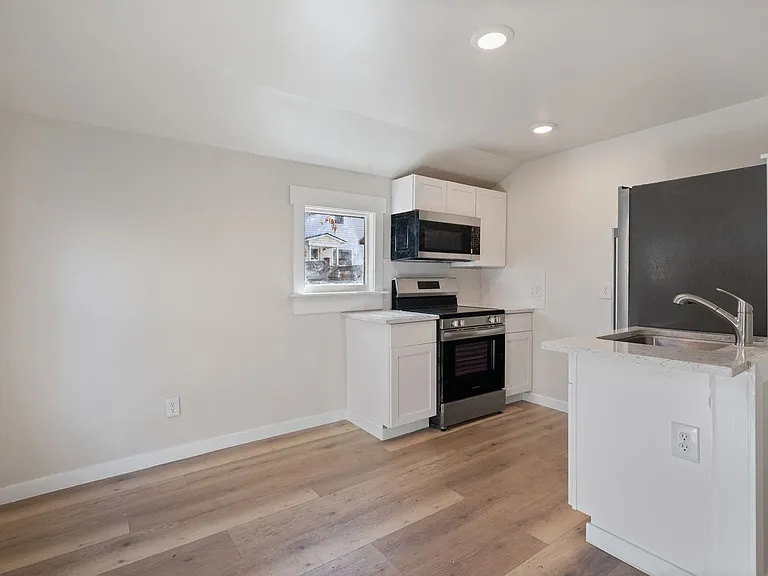 727 NW Georgia Ave — Photo 4