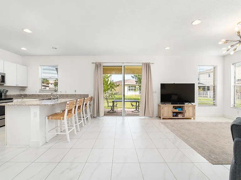 2011 NW Cataluna Cir — Photo 10