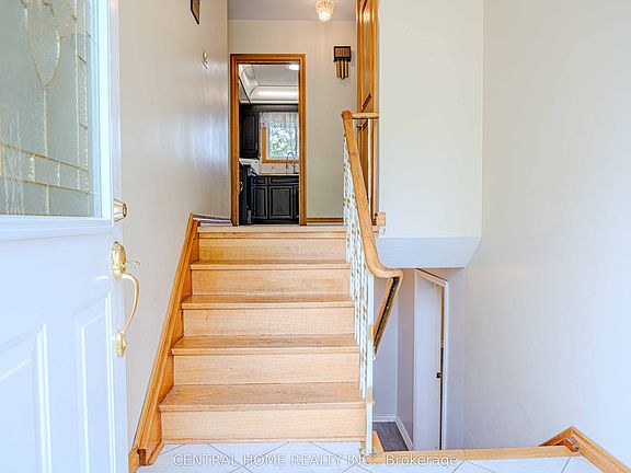 4th image of 102 Meadowvale Rd