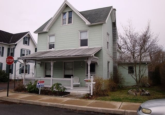 1st image of 601 Elm St