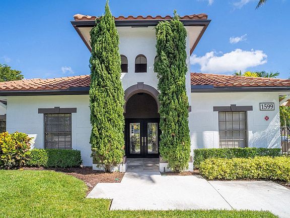 Sherwood on the Park Florida Apartments