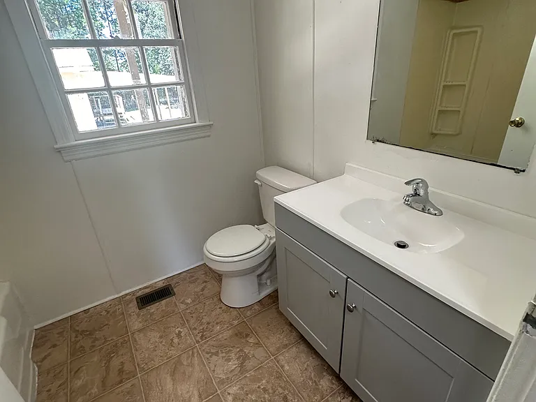 600 McLendon Ave — Photo 8