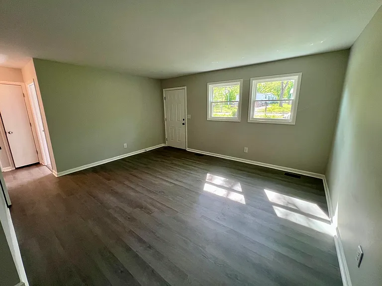 809 S Franklin St — Photo 3
