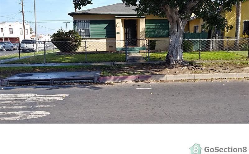 2nd image of 901 E 83rd St
