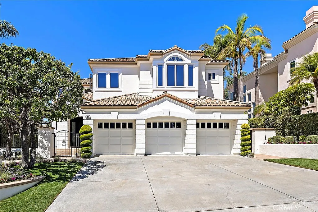 4 bed, 4.5 bath, 4305 sqft, $14,895 — Photo 2