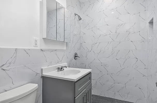 Rented by Imperial Property Advisers | media 8