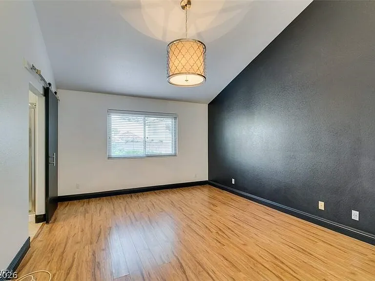 240 Honeywood St — Photo 14