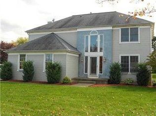 393 Carrollwood Dr, Youngstown, NY 14174