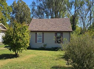 1904 N Lone Pine Ave, Springfield, MO 65803