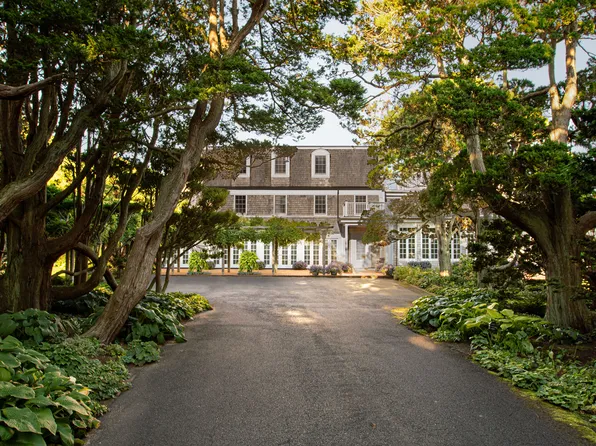 50 Gin Ln, Southampton, NY 11968