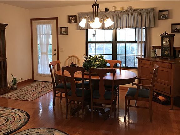 5th image of 229 SE Clarence Ct