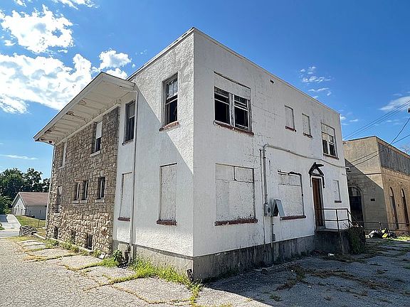 4th image of 3911 Agnes Ave