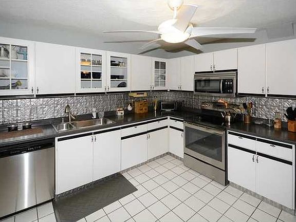 5th image of 9127 Vineyard Lake Dr