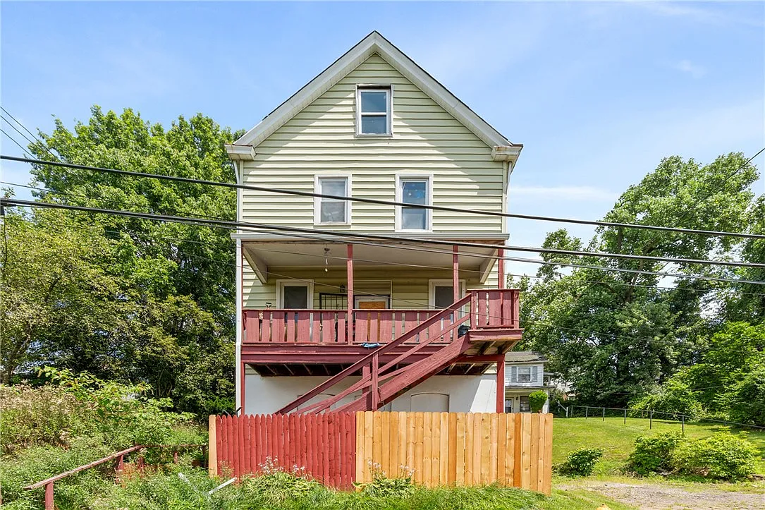 132 Fairview Ave photo 1