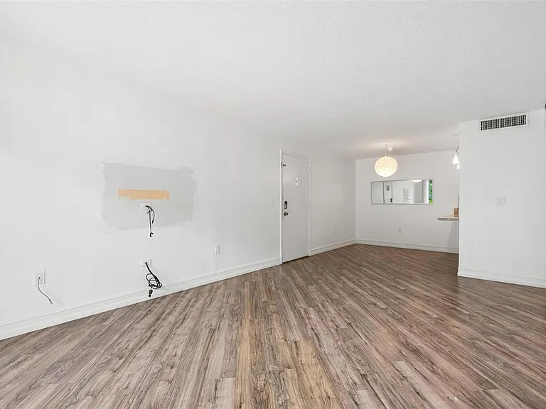 3223 Beneva Rd #101 — Photo 6