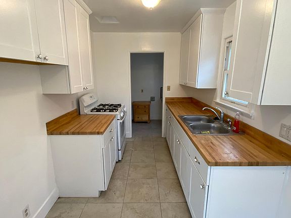 5th image of 10908 S Grevillea Ave #1/2