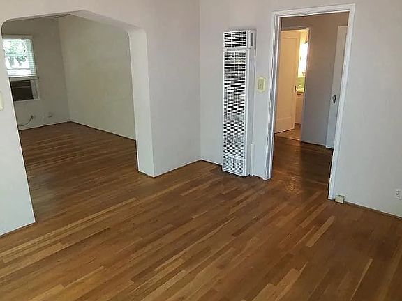 3rd image of 303 E Mariposa Ave