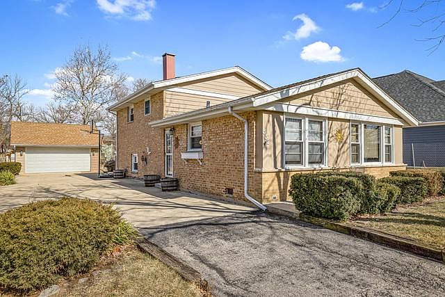 1st image of 332 Crestwood Dr