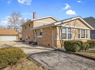 332 Crestwood Dr, Roselle, IL
