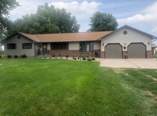 5465 W 100th St, Kearney, NE 68845