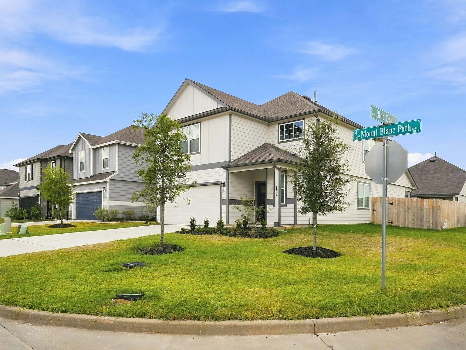 4 bed, 2.5 bath, 2111 sqft, $2,200 — Photo 1