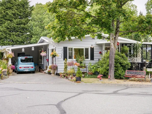2166 Summergate Blvd, Sidney, BC V8L 4L1