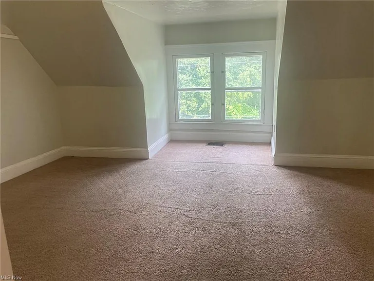 1420 Ansel Rd — Photo 8