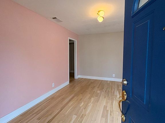 3rd image of 3014 E Point St