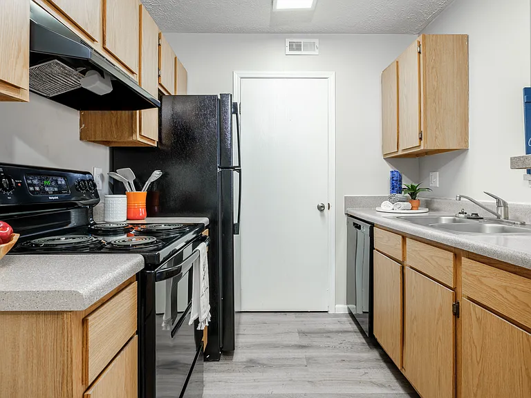 Sterling Park Apartments — Photo 7