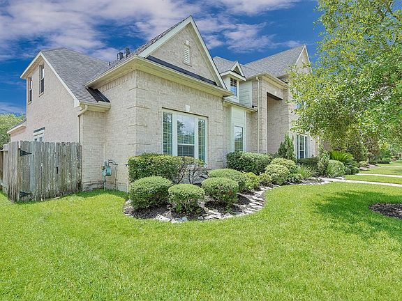 2nd image of 3923 Bell Hollow Ln