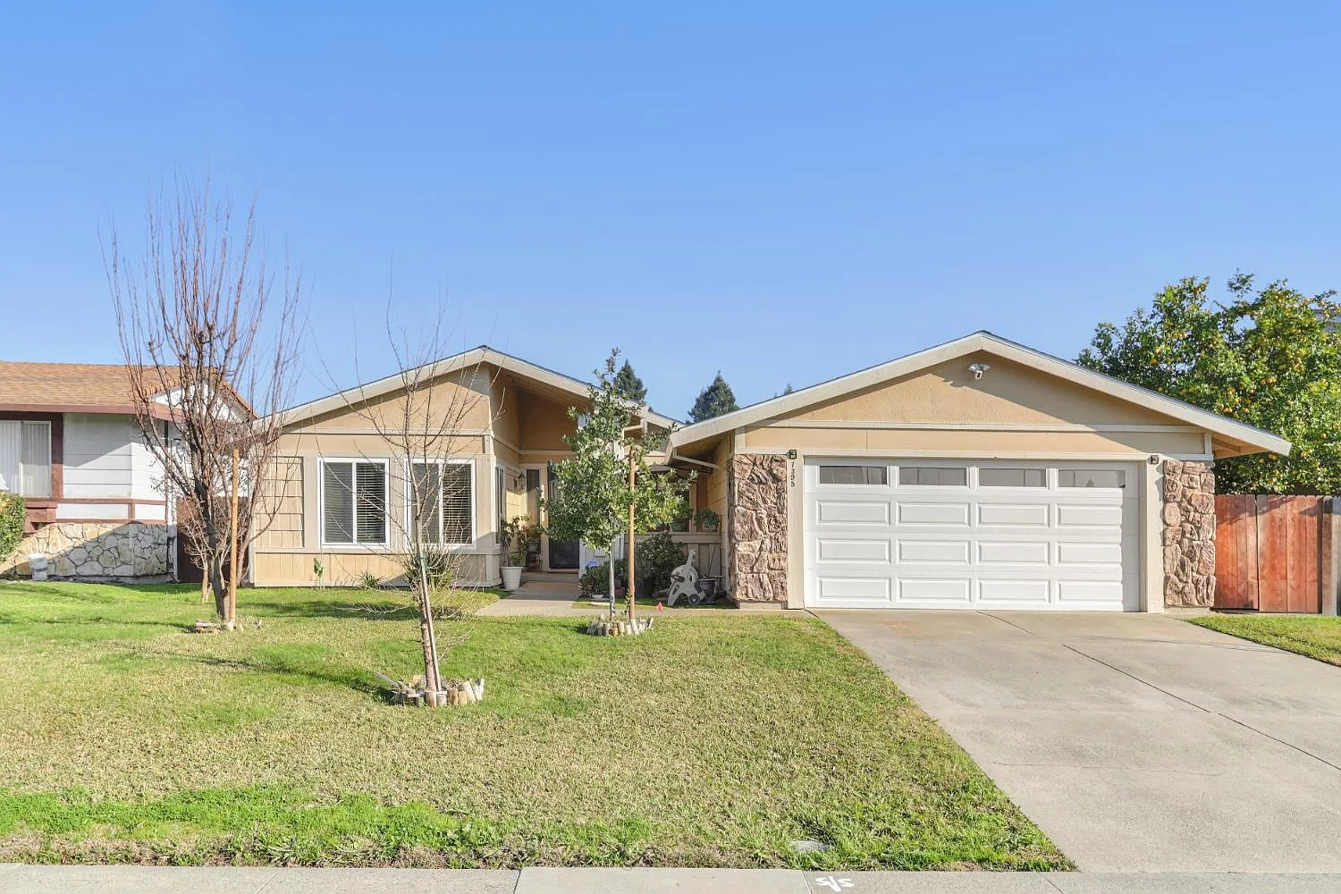 7395 Patero Cir photo 1