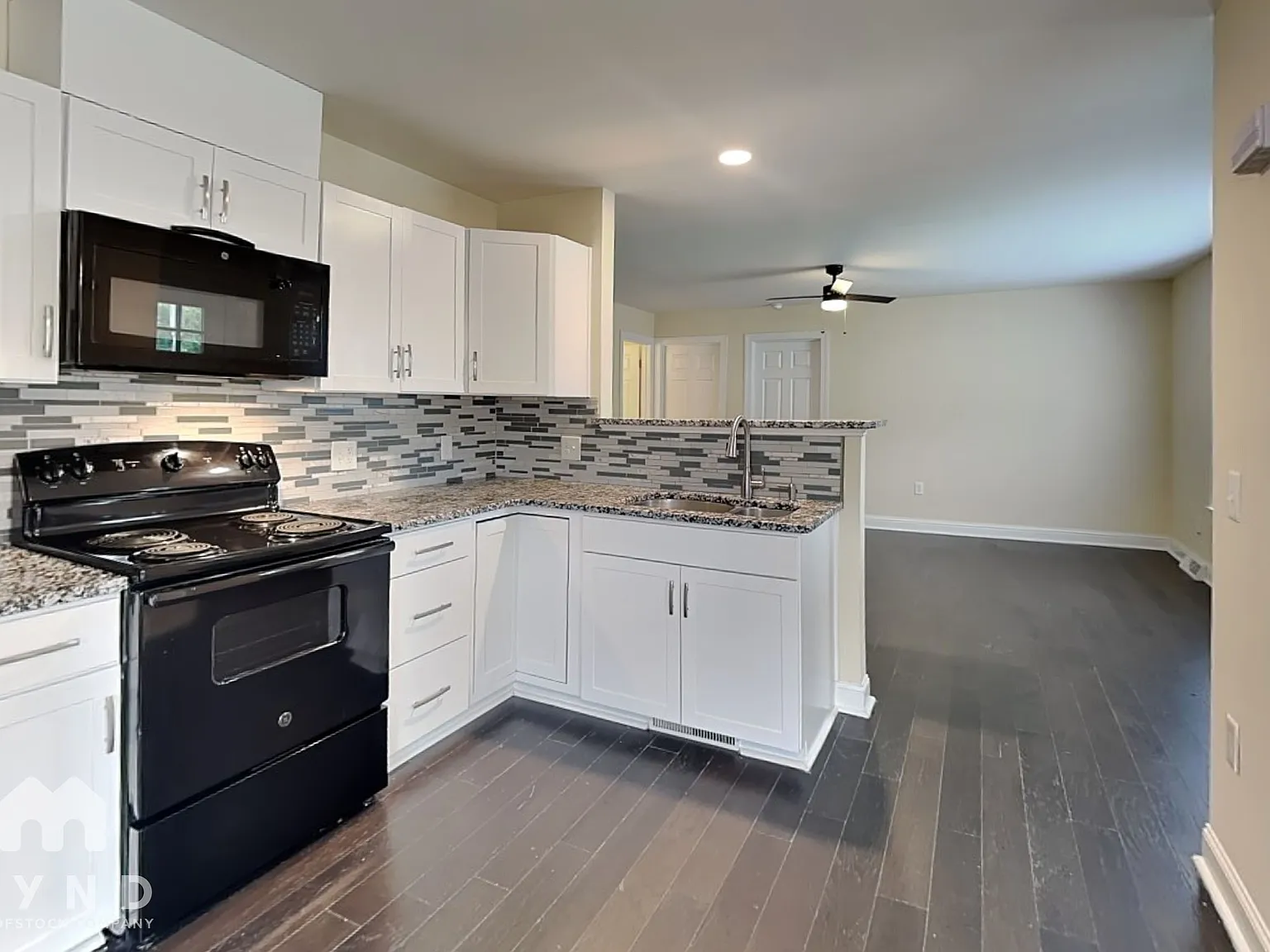 3 bed, 2.0 bath, 1121 sqft, $1,640 — Photo 3