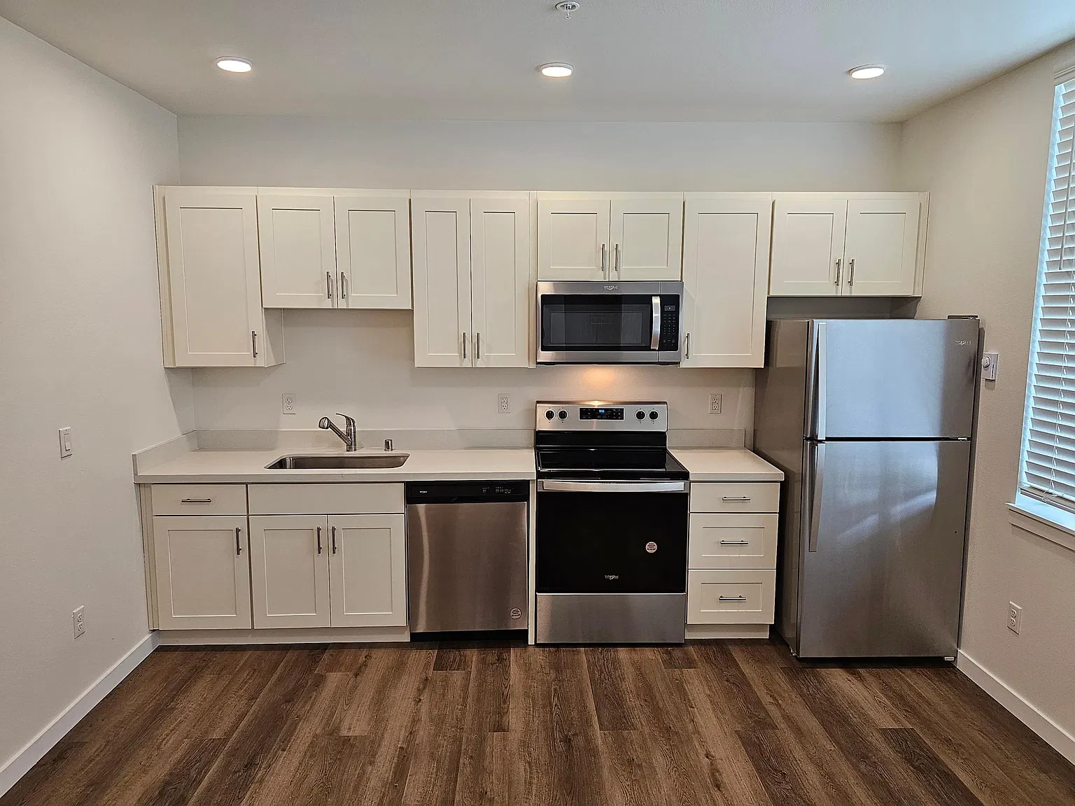 Studio, 374 sqft, $1,100 — Photo 4