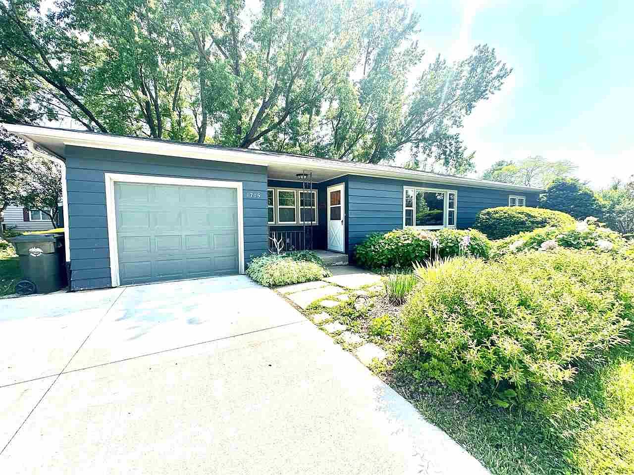 1715 Ridgeway Dr, Iowa City, IA 52245 Zillow