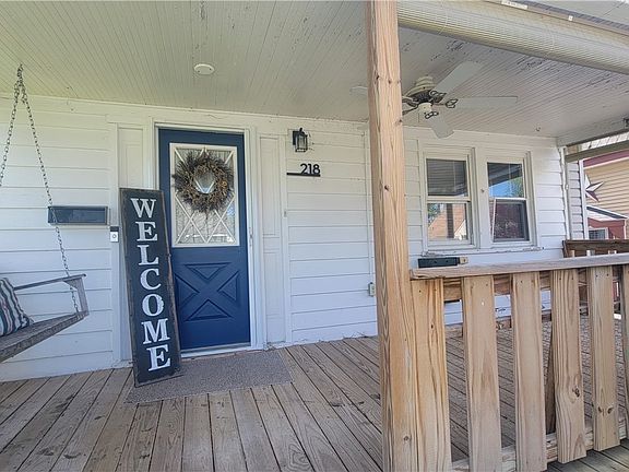 5th image of 218 Stuart St