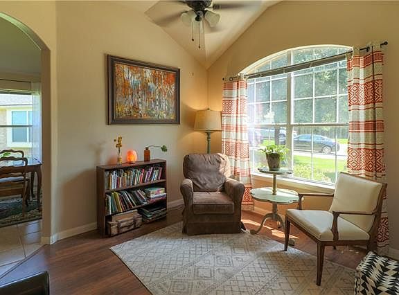 5th image of 1110 Blackburn Pl