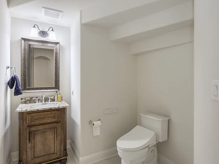 918 Sydney Ln — Photo 12