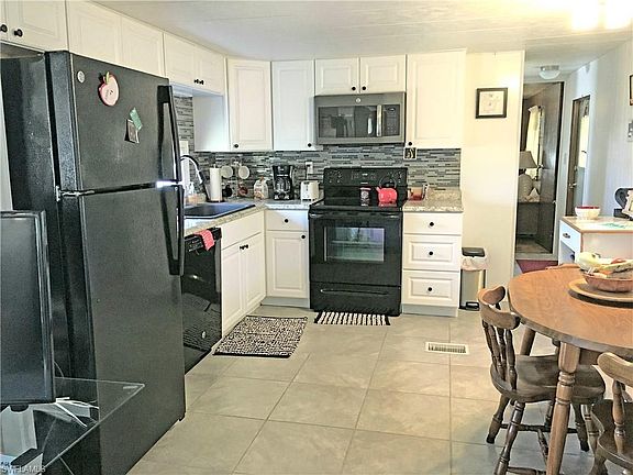 4th image of 26196 Duchess Ln
