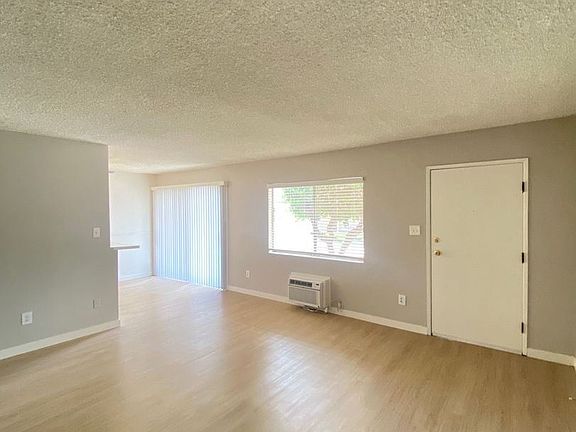 3rd image of 304 N Lincoln Ave APT D