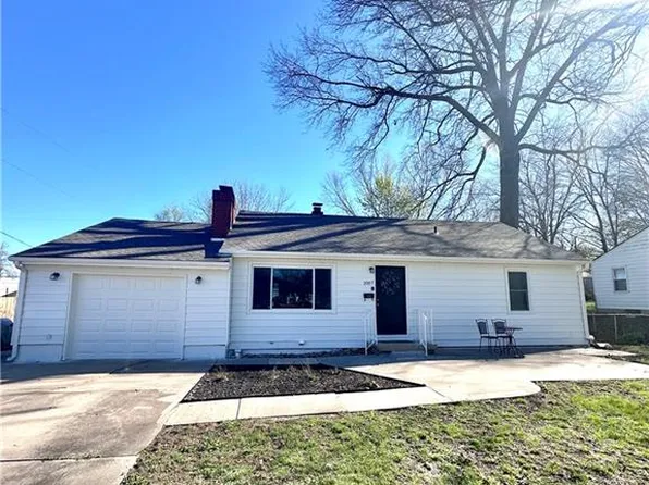 1007 NE 67th St, Gladstone, MO 64118