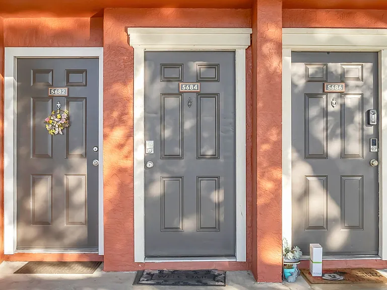 5684 Baywater Dr — Photo 3