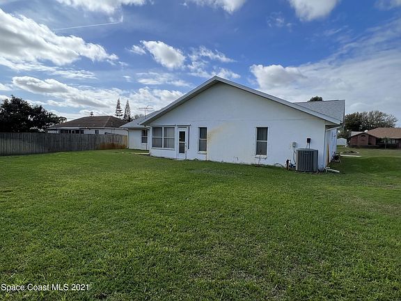 5th image of 832 Seven Gables Cir SE