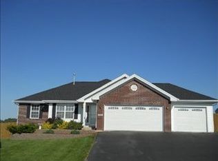 1400 Scenic Dr, Pecatonica, IL 61063